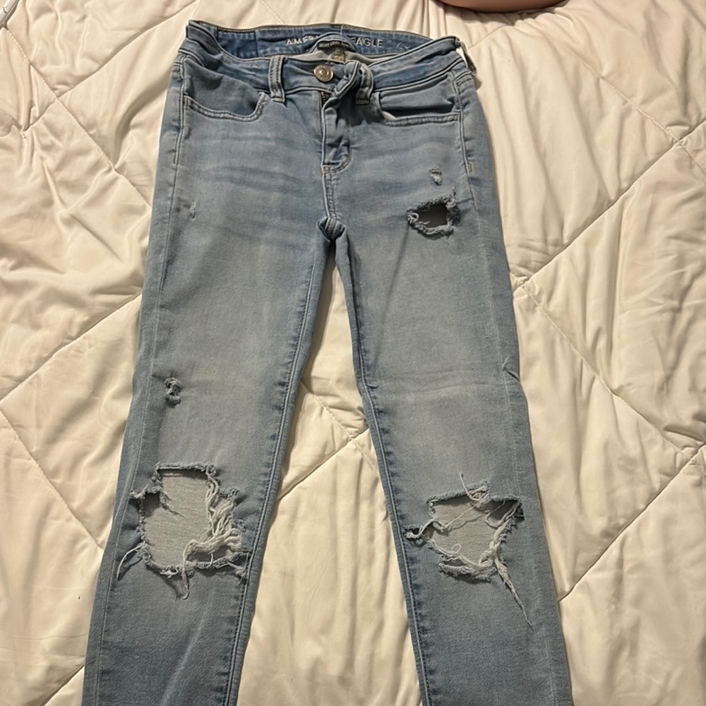 American Eagle Outfitters Women's Light Blue Distressed Jeans